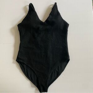 SHEIN 1 Piece Women’s Black Textured Criss-Cross Adjustable Straps Swimsuit Sz L